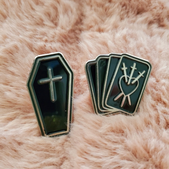 Jewelry - 🖤Enamel pins set of 2
